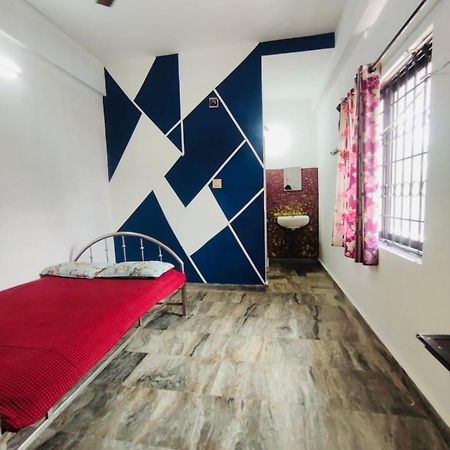 Omega Tourist Home Thrissur Buitenkant foto