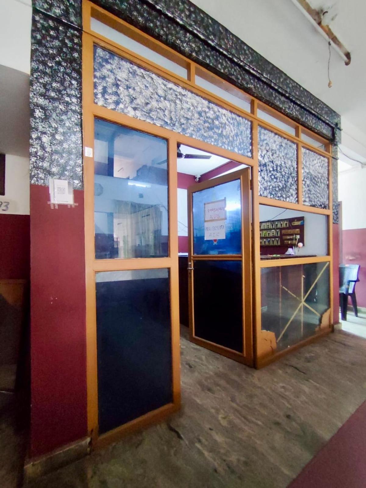 Omega Tourist Home Thrissur Buitenkant foto