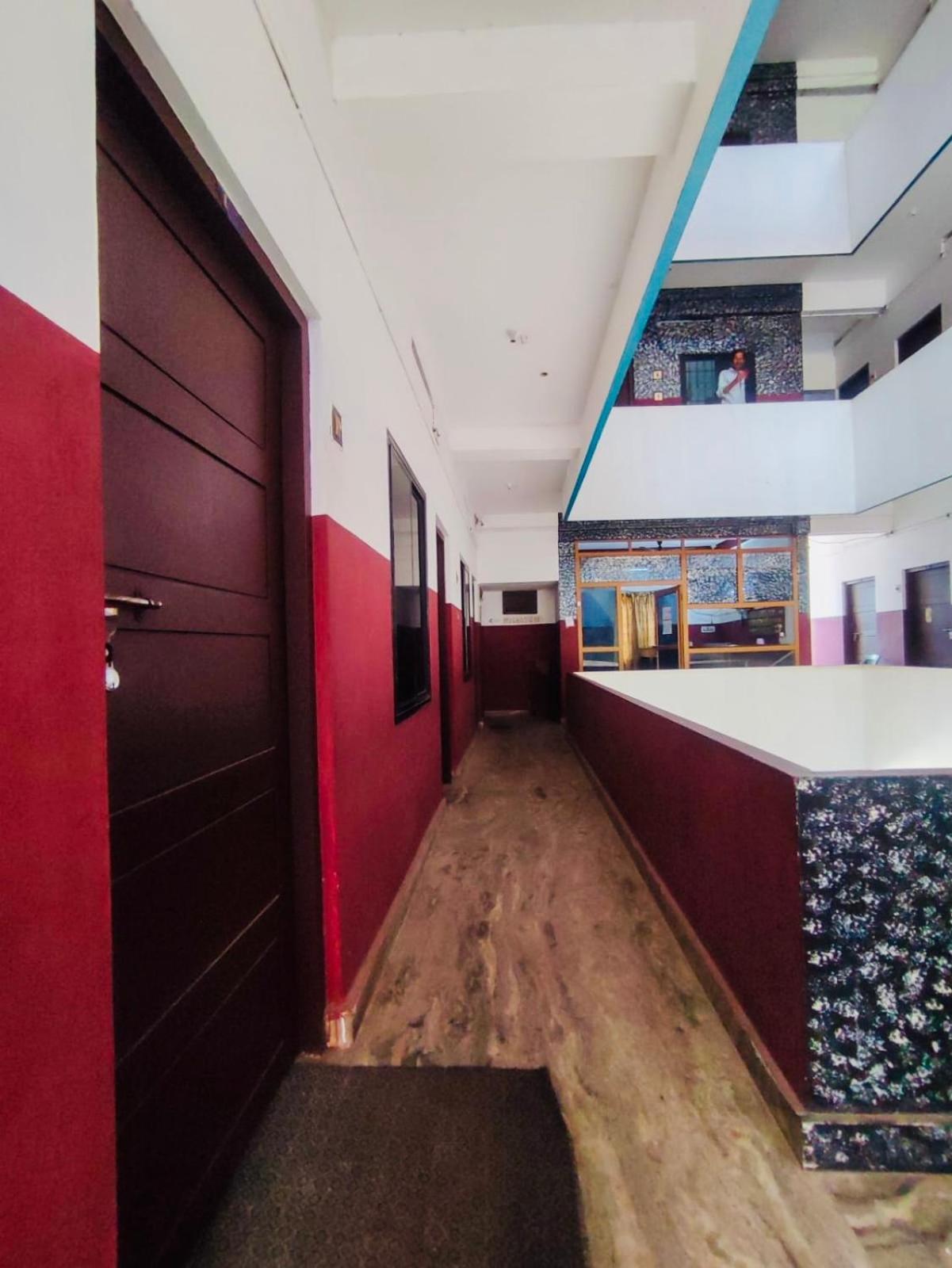 Omega Tourist Home Thrissur Buitenkant foto